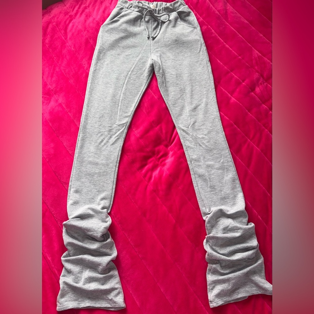 Cute Grey Stackable sweatpants with non adjustable drawstring